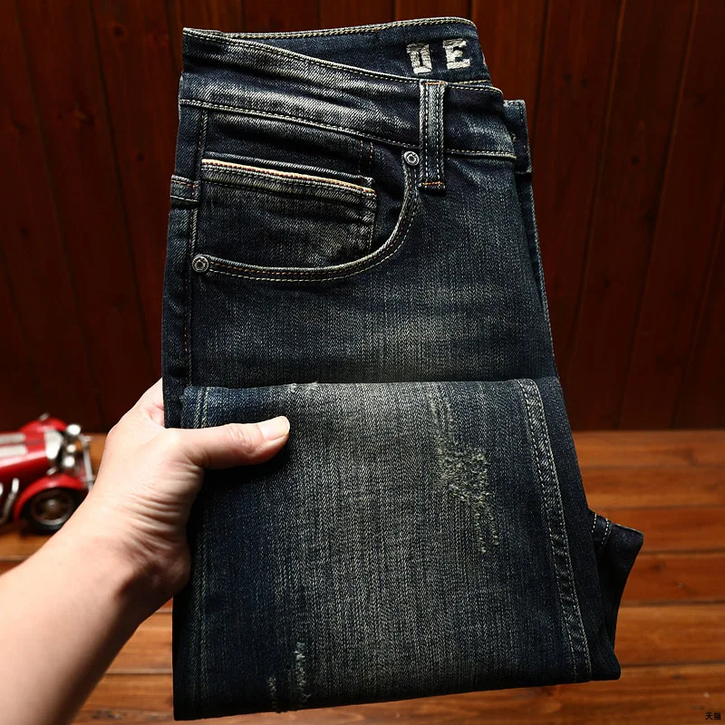 Jeans biru Retro pria, celana pintar Semua cocok dengan pensil tercuci, pakaian elastis Fashion klasik musim semi 2024