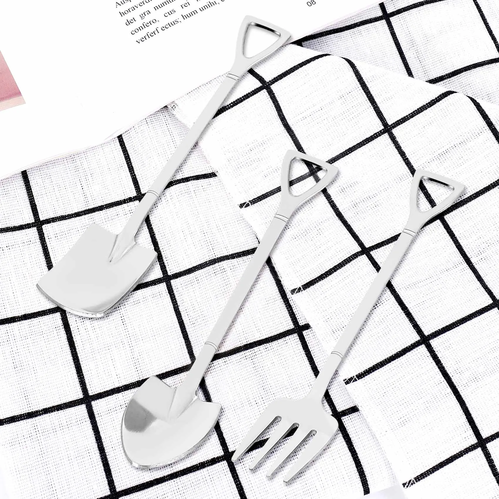 シャベルとコーヒースプーン9個、デザートスプーン、デザート、アイスクリーム、フルーツフォーク