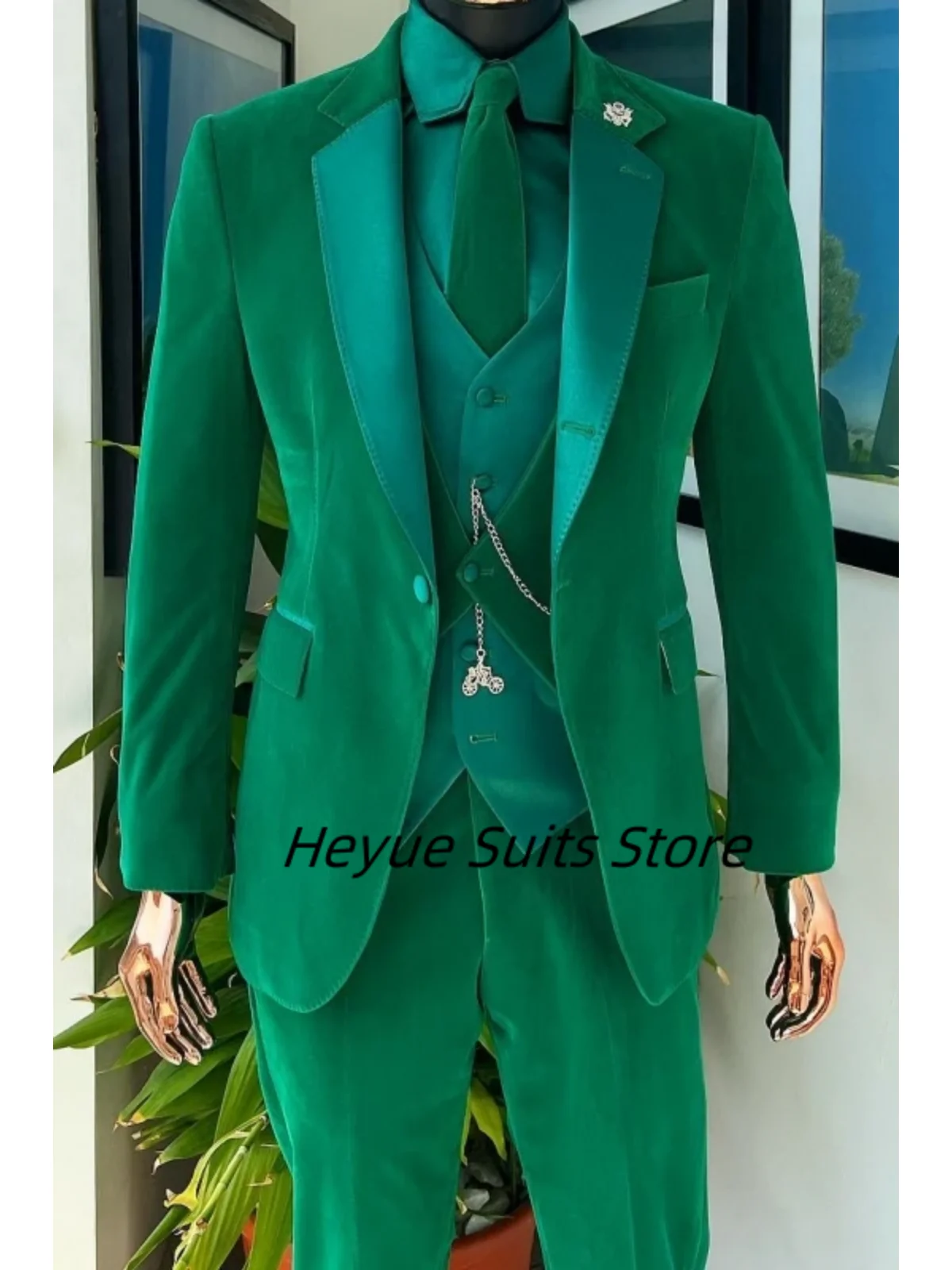

Fashion Velvet Men Suits Slim Fit Notched Lapel Customized Groom Tuxedos 3 Pieces Sets Luxury Male Blazers Ternos Masculinc