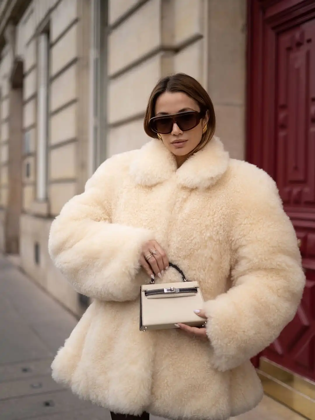عارضة الصلبة التلبيب فو Furjacket المرأة أزياء أفخم طويلة الأكمام الدافئة فضفاضة معطف قصير سيدة الشتاء اليومية تخفيف الشارع أبلى