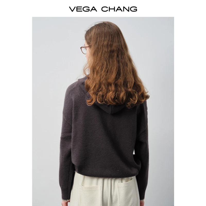 เสื้อสเวตเตอร์ถักไหมพรมผู้หญิง Vega Chang คอลเลคชั่นฤดูใบไม้ร่วงและฤดูหนาว ดีไซน์ปกเสื้อตัดสี