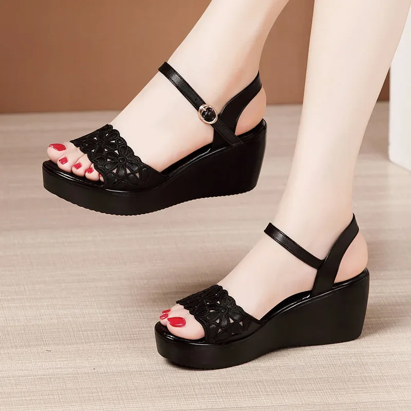 New 2024 Summer Chunky Platform Wedges Shoes Soft Leather Medium Heels Sandals Women Floral Cutout Black Beach Sandal Mom