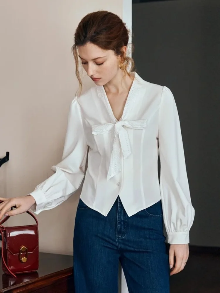 

OLrain French White Shirt Women's Autumn 2025 V-Neck Sweet Short Shirt New Lace Streamer Women's blouse Lazy Top O57QC000210