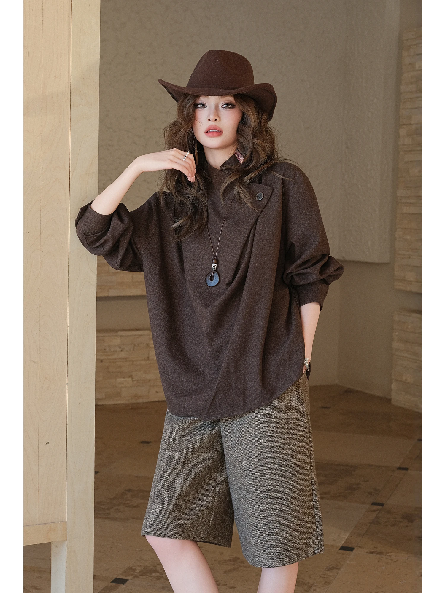 

Комплект MIUCO: Женский винтажный костюм свободного кроя с воротником-стойкой, оверсайз-рубашка и шорты до колена, повседневный, для работы, весна