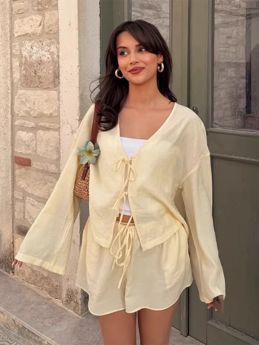 

Женский комплект из 2 предметов: модная рубашка с длинным рукавом и шорты с высокой талией, свободный крой, желтый хлопок, стильная одежда для женщин