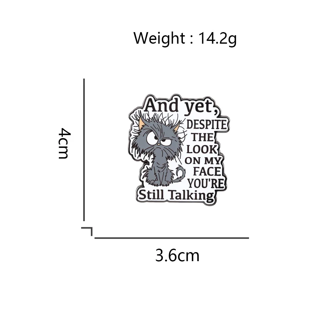 Lustige mürrische Katzen-Emaille-Pin „Trotz meines Gesichtsausdrucks redest du immer noch“ Brosche Niedliche Katzen-Tier-Anstecknadel Geschenk für Rucksack – Detail 2