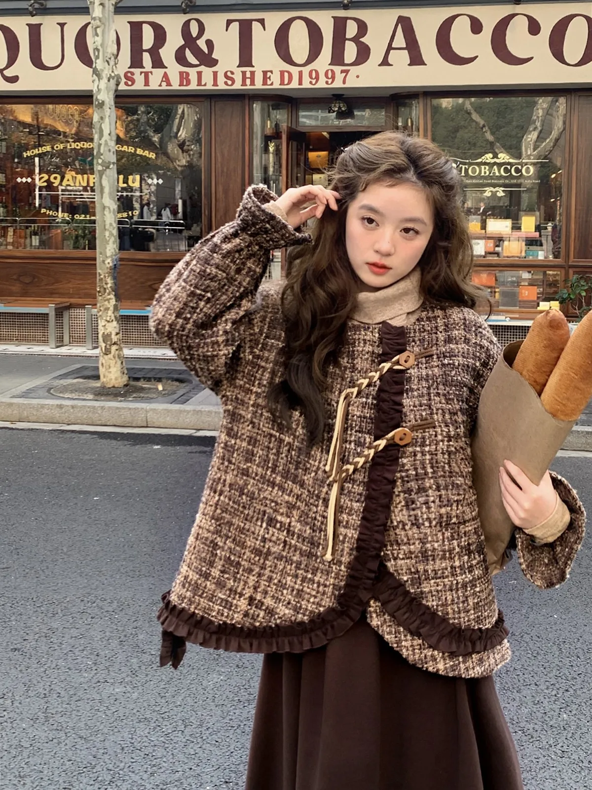 

Пальто для полных женщин с принтом «Чизкейк», коричневое, с деревянными элементами, зимнее, утепленное, большое, пушистое, модное