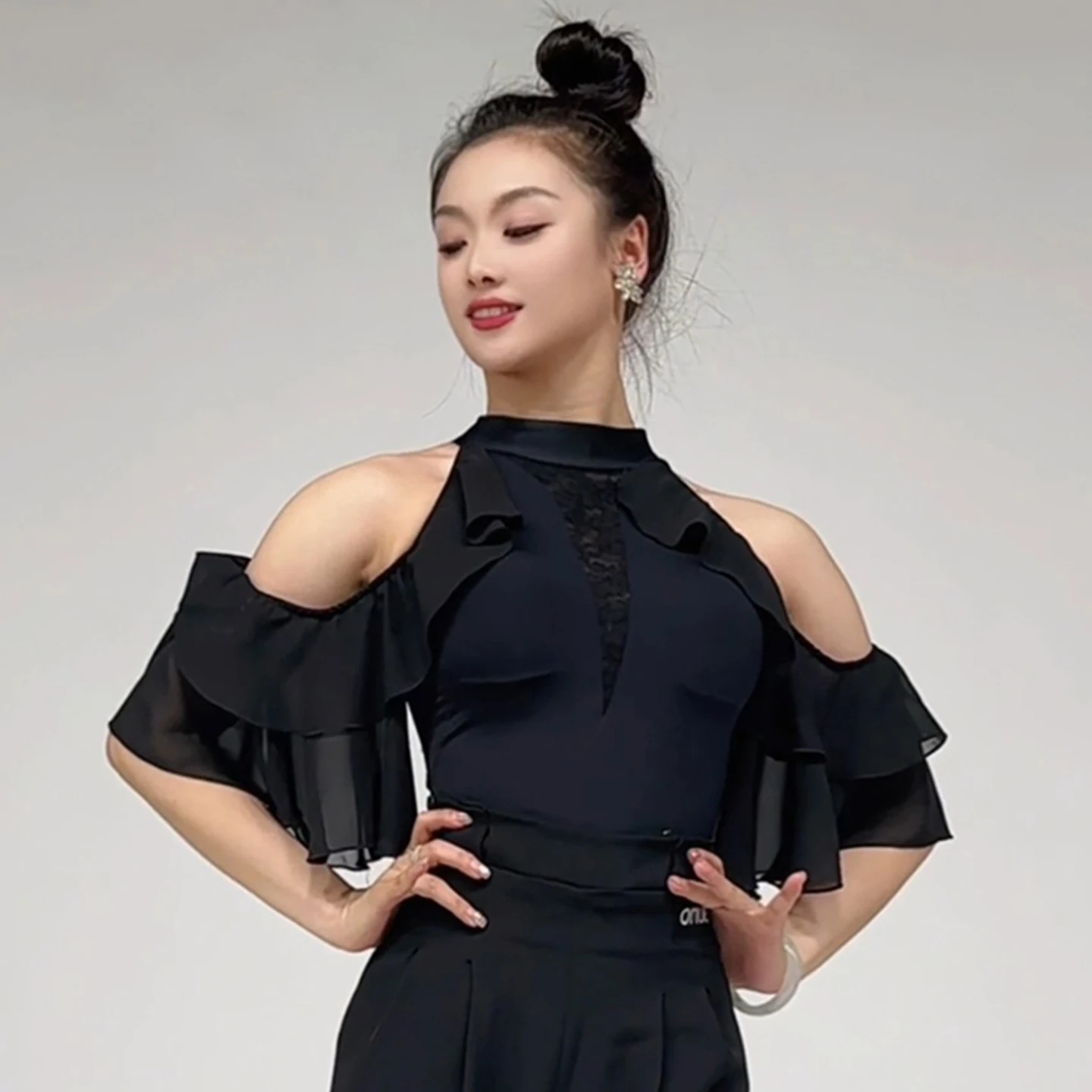 Vêtements de danse de salon latine, hauts en dentelle noir et rouge, pantalons droits pour dames, vêtements d'entraînement de danse de valse, vêtements de Performance BL16456