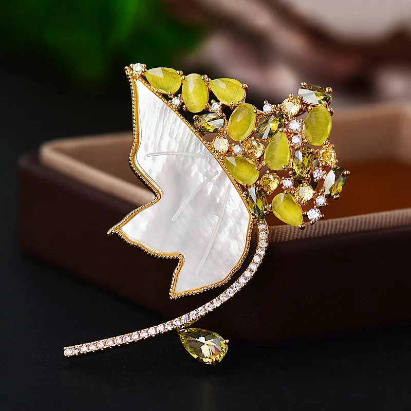 OKILY Light Luxury Natural Shell Maple Leaf Brooch High-end Versatile Corsage Fashion Exquisite Blazer Accessories for Women Pin