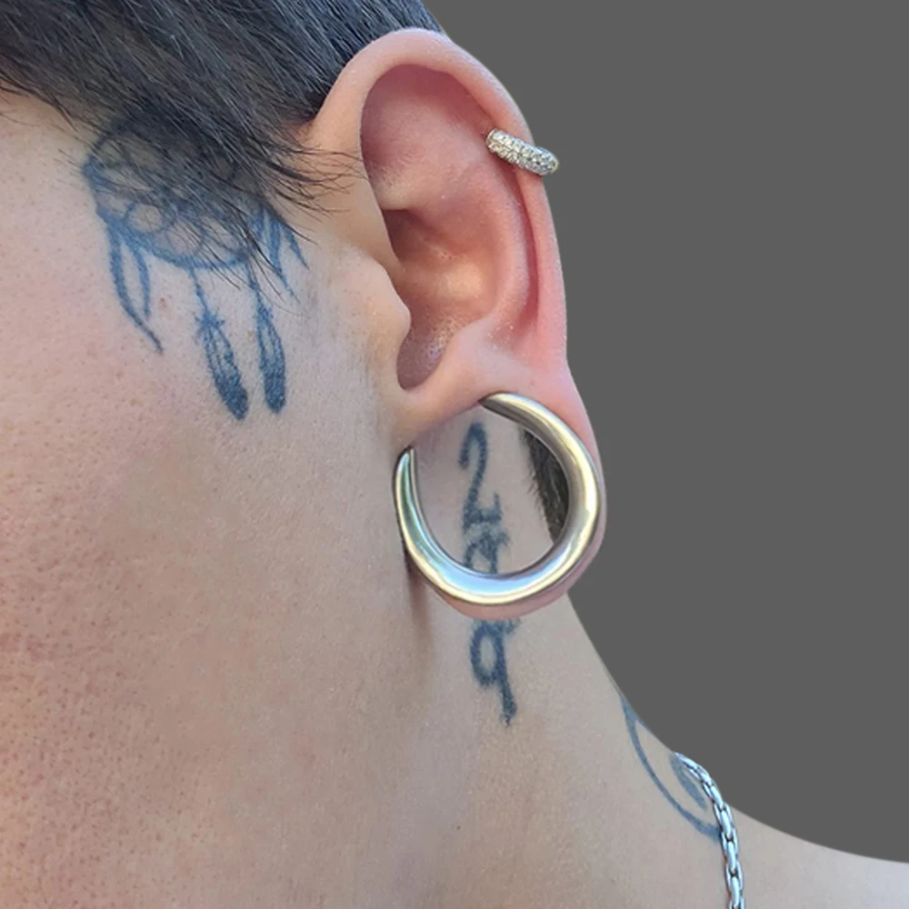 Casvort 2 PCS New Saddle Ear Tunnel Plug Piercing Ring Expander Studs Stretchers Fashion Body Piercing Jewelry Earrings Gift