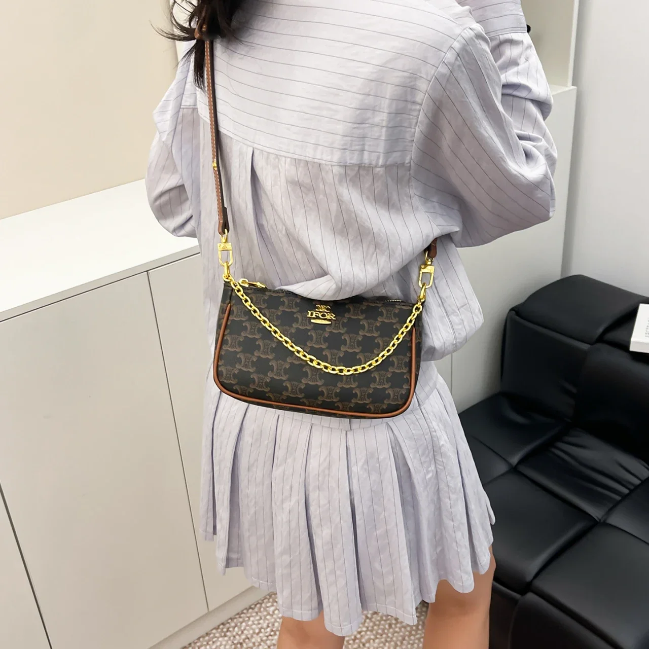 

Elegant High-End Vintage Diaper Bag A Large Capacity Designer Leather Tote With Letter Logo For Chic Fashion Women