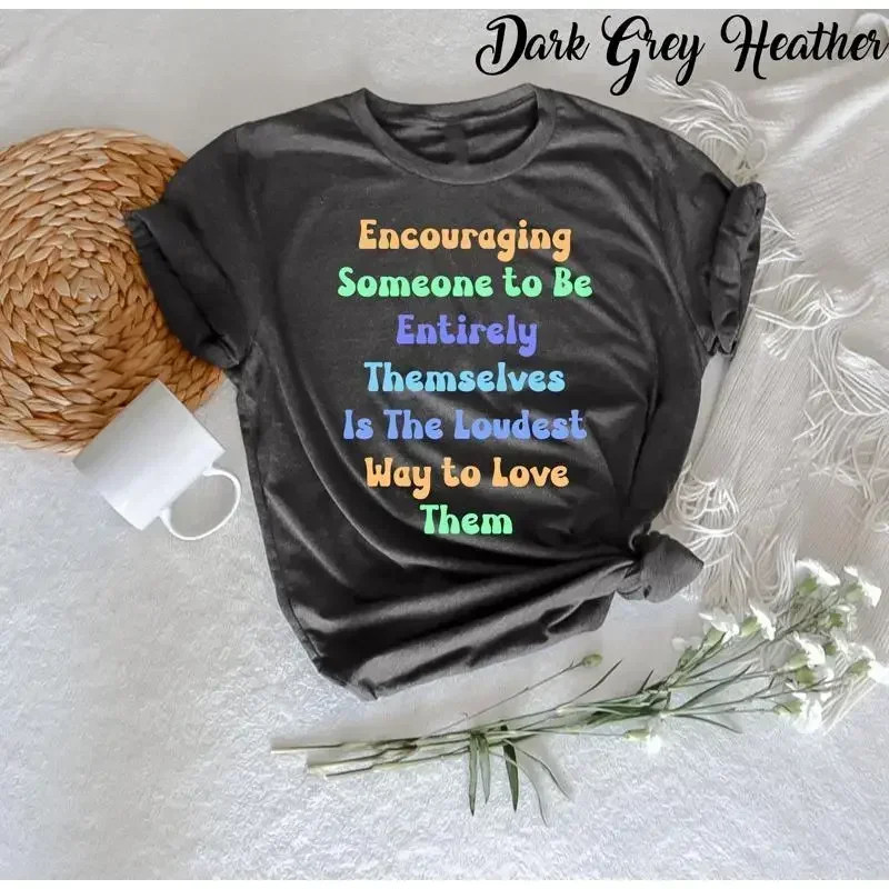 Encourager quelqu'un à être entièrement lui-même est le t-shirt le plus fort en termes de volume, avec des citations sarcastiques, des citations humoristiques, des citations drôles pour femmes