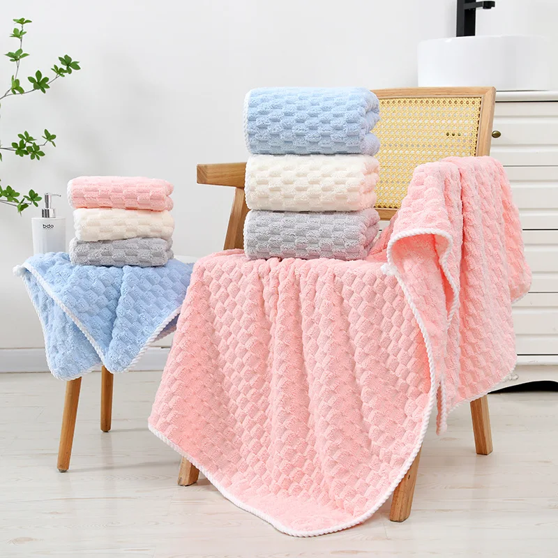 Cross-border supply: Golden Turtle Velvet Cloud Pattern Bath Towel, home absorbent towel, hangable, soft coral velvet, thickened