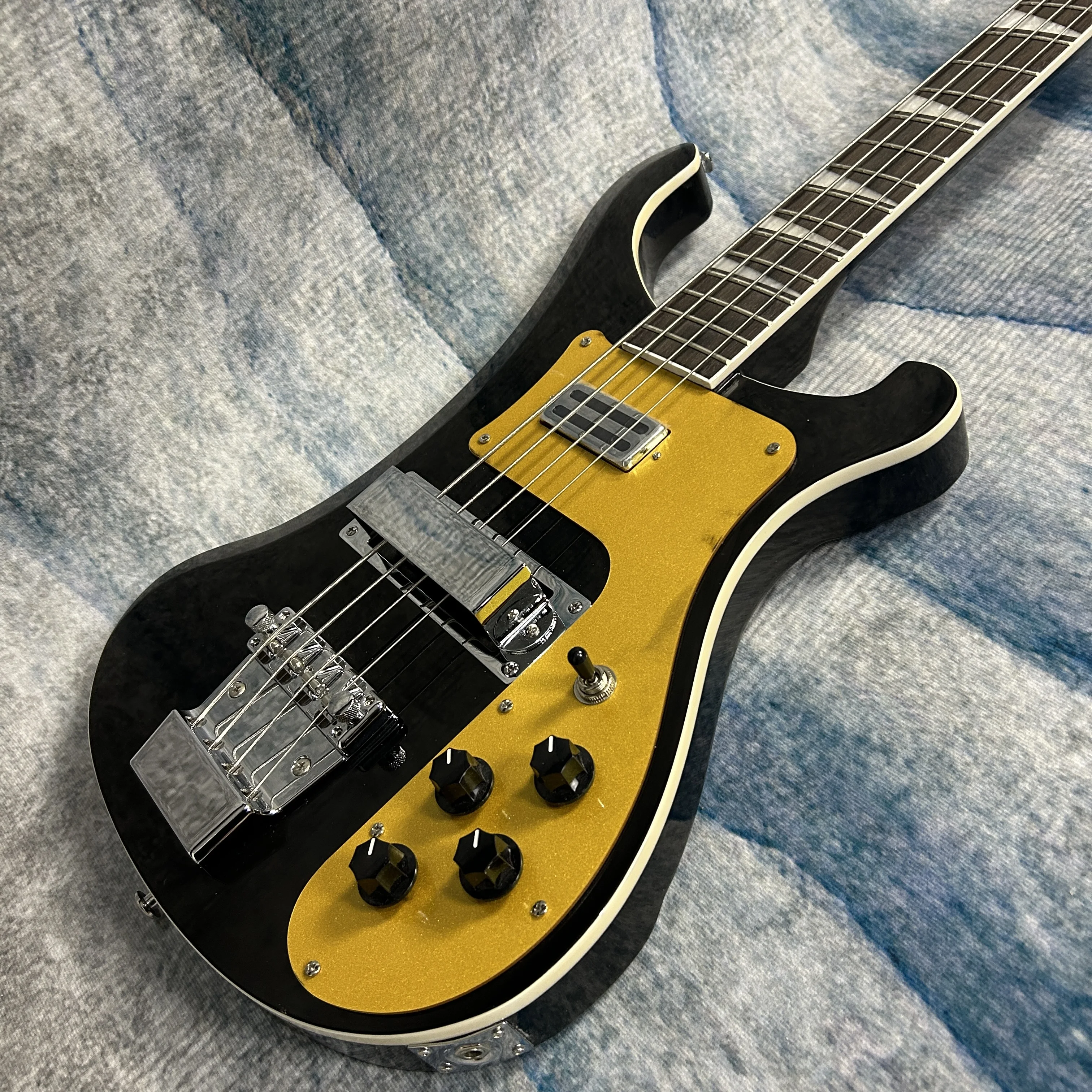 

Hot Sale Bass Guitars Black Color 4003 Version Rickenback 844 mm Scale Length