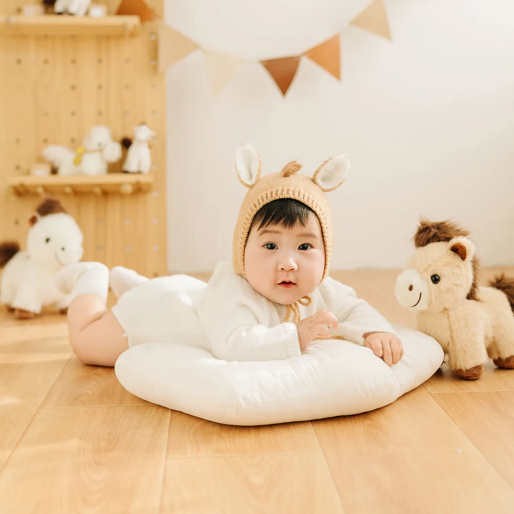 Perlengkapan Fotografi Tema Kuda Bayi 100 Hari Kostum Rajutan (Topi + Jumpsuit) Mainan Boneka Kuda Lucu Dekorasi Foto untuk Studio Sederhana