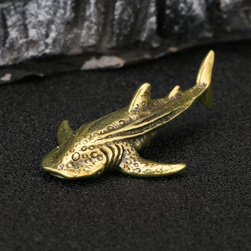 Retro Brass Sharks Statue Bronze Handmade Ornament Statue Figure Tea Pet Gifts Desktop Office For Home Decoration Accessories