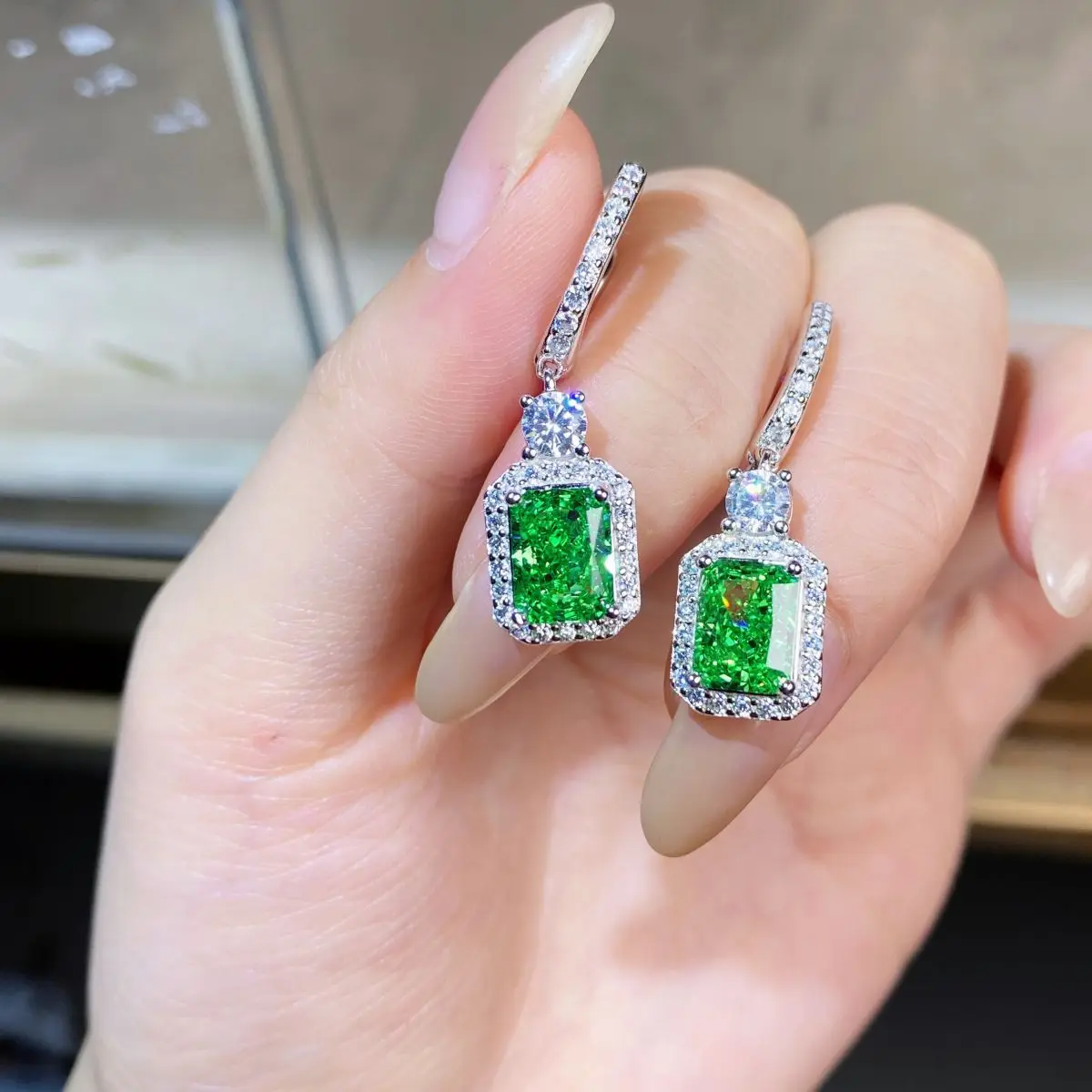 

S925 Sterling Silver Radiant Cut Ice Flower Cut Emerald Green Earrings Square Full Diamond Ladies Luxury Jewelry
