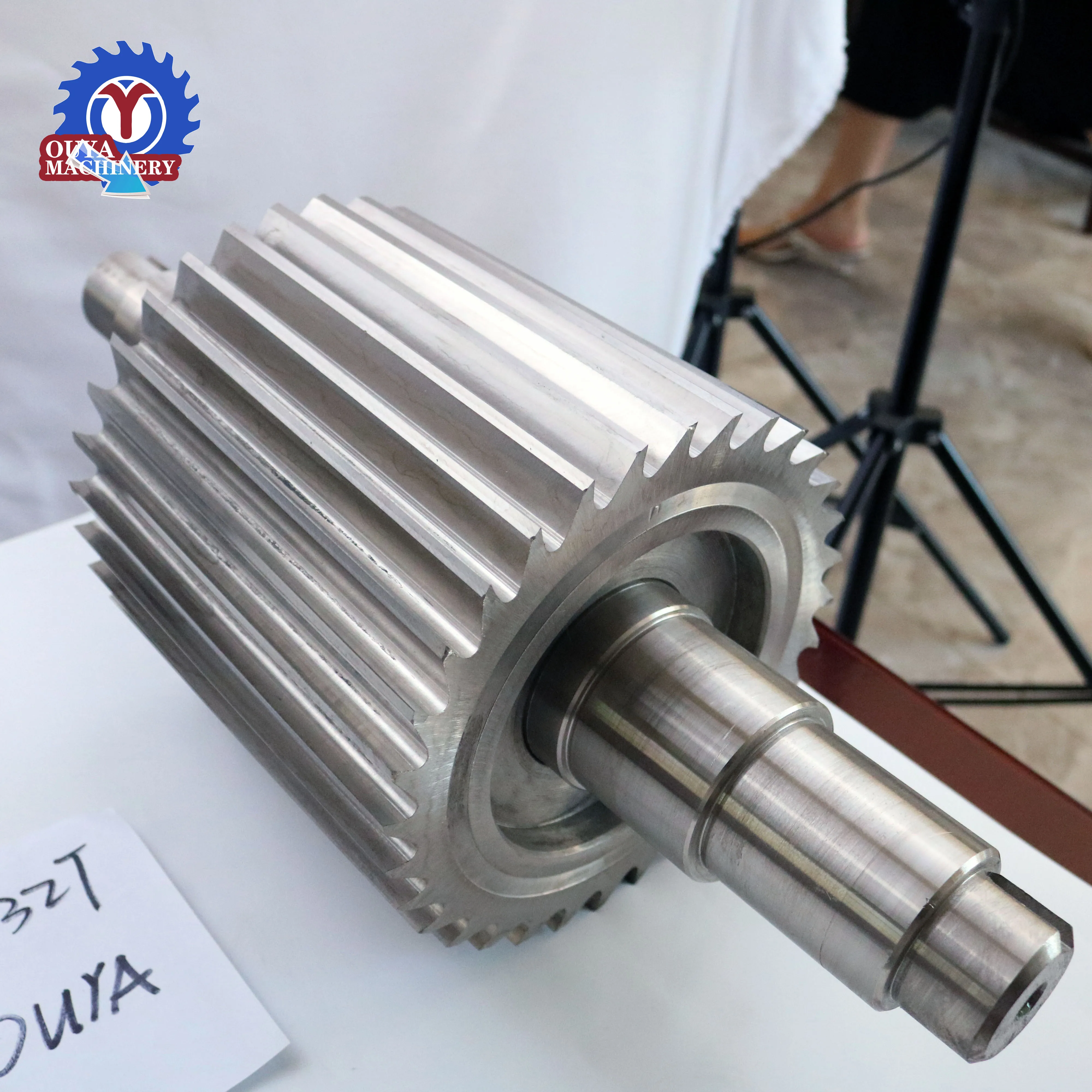 

Лидер продаж: Высококачественный роторный гранулятор 200*200*32T для пластиковых и резиновых деталей оборудования