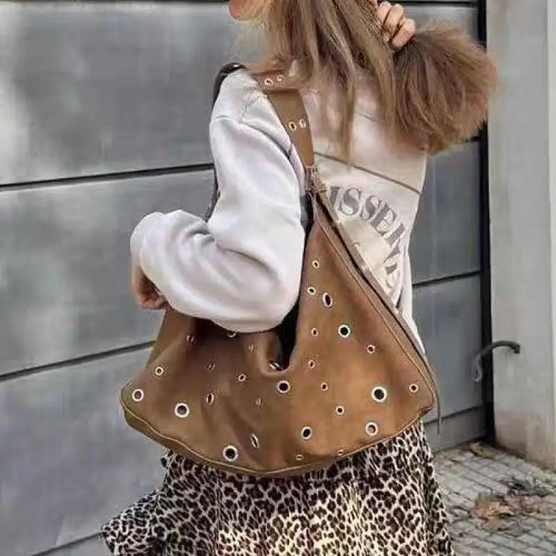 

2025 Autumn/Winter New Niche Design Retro Rivet Underarm Bag Premium Texture Crossbody Inlaid Ring Shoulder Bag For Women Trendy