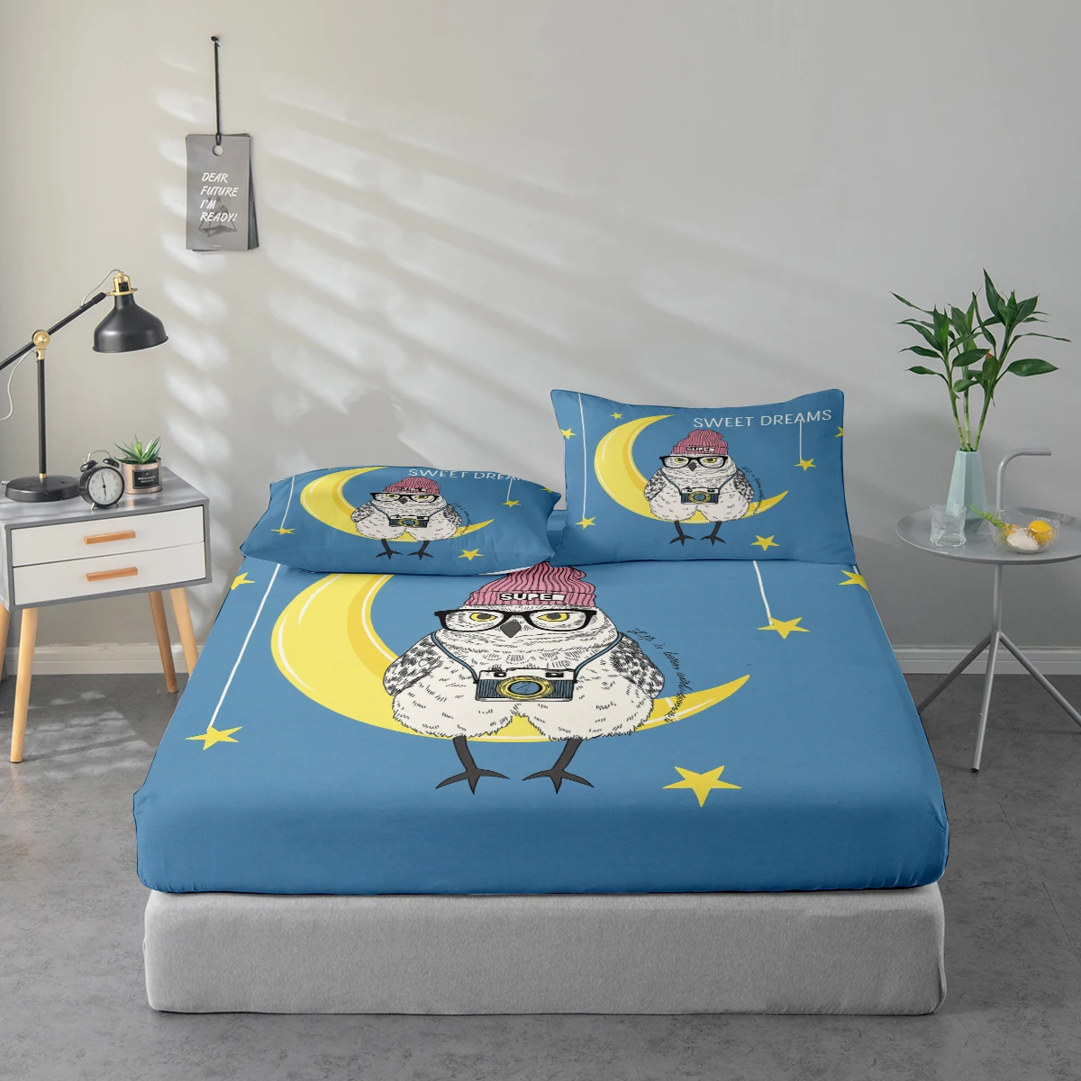 

Bed Sheet Set with Printed Pattern of an Owl Wearing a Hat, Wearing Glasses, and Holding a Camera. Mattress Protector and Pillowcase Combination. High-Definition Printed Bed Sheet Set Includes 1 Fitted Sheet + 1 or 2 Pillowcases (60*100cm and 72*132cm Are