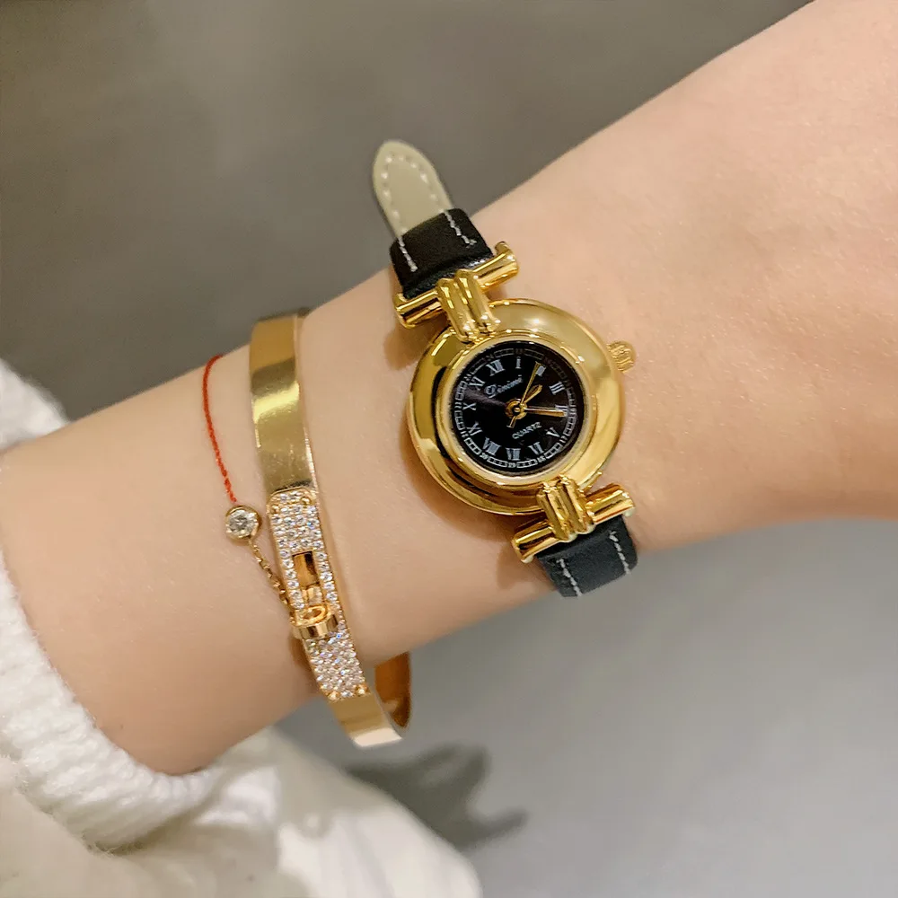 New stylish women's quartz watch with elegant round dial and vintage leather strap; trendy women's watch; high-end selection.