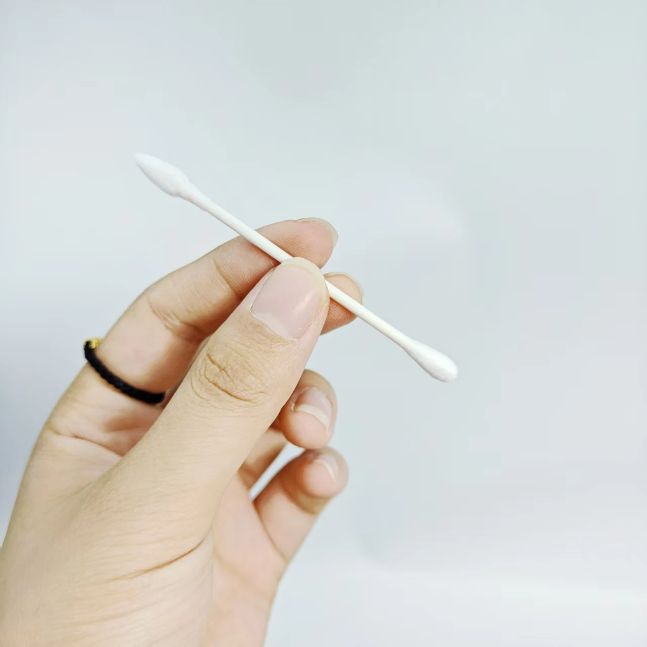 600 قطعة من مسحات القطن الملونة ذات الطابع المزدوج ذو طرف مستدير للبالغين، عنصر الاحتفال بعيد الميلاد أعواد قطنية