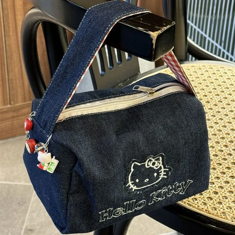 High-value cartoon cat portable makeup wash bag travel storage bag large-capacity stereo handbag female