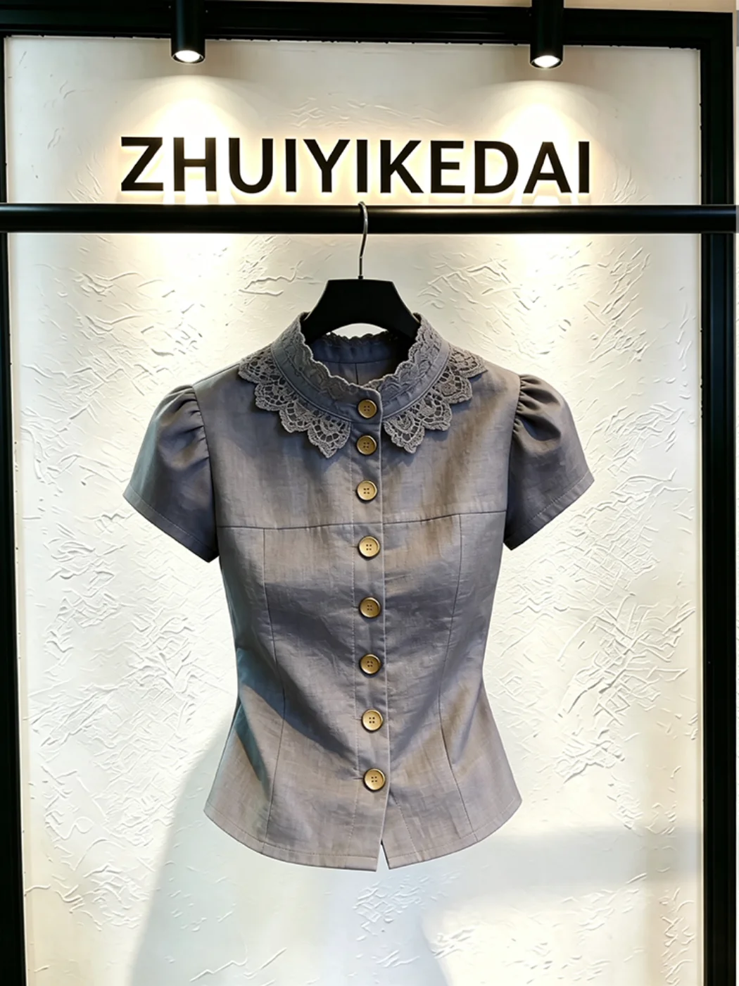 

Chic Lace Trim Stand Collar Anti-Aging Top French Style Slim Fit Bubble Sleeve Short Sleeve Mid-Length Pure Color Fashionable...