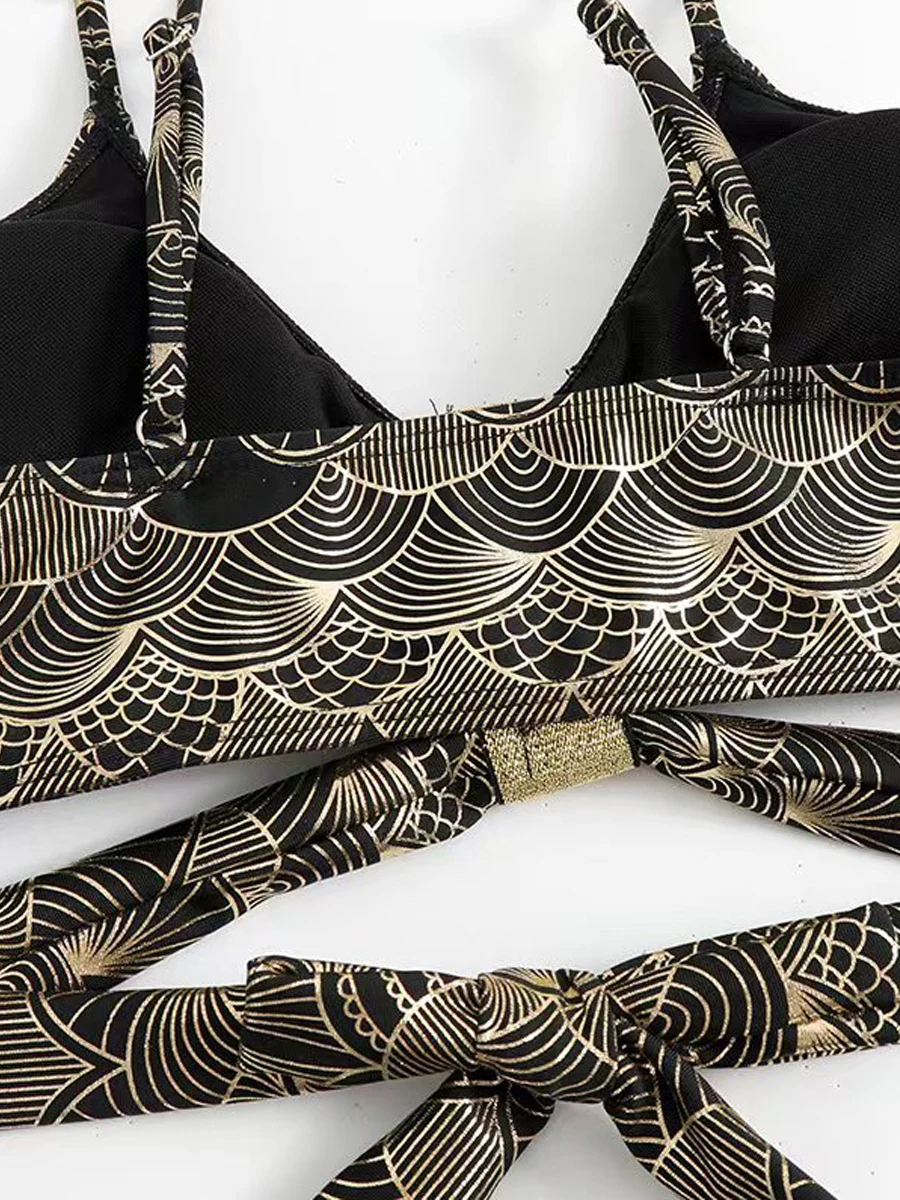 2025 Sexy Strape Bikini Donna Vita alta Costume da bagno dorato Stampa Costumi da bagno Bagnanti femminili Costume da bagno Cravatta posteriore Beachwear