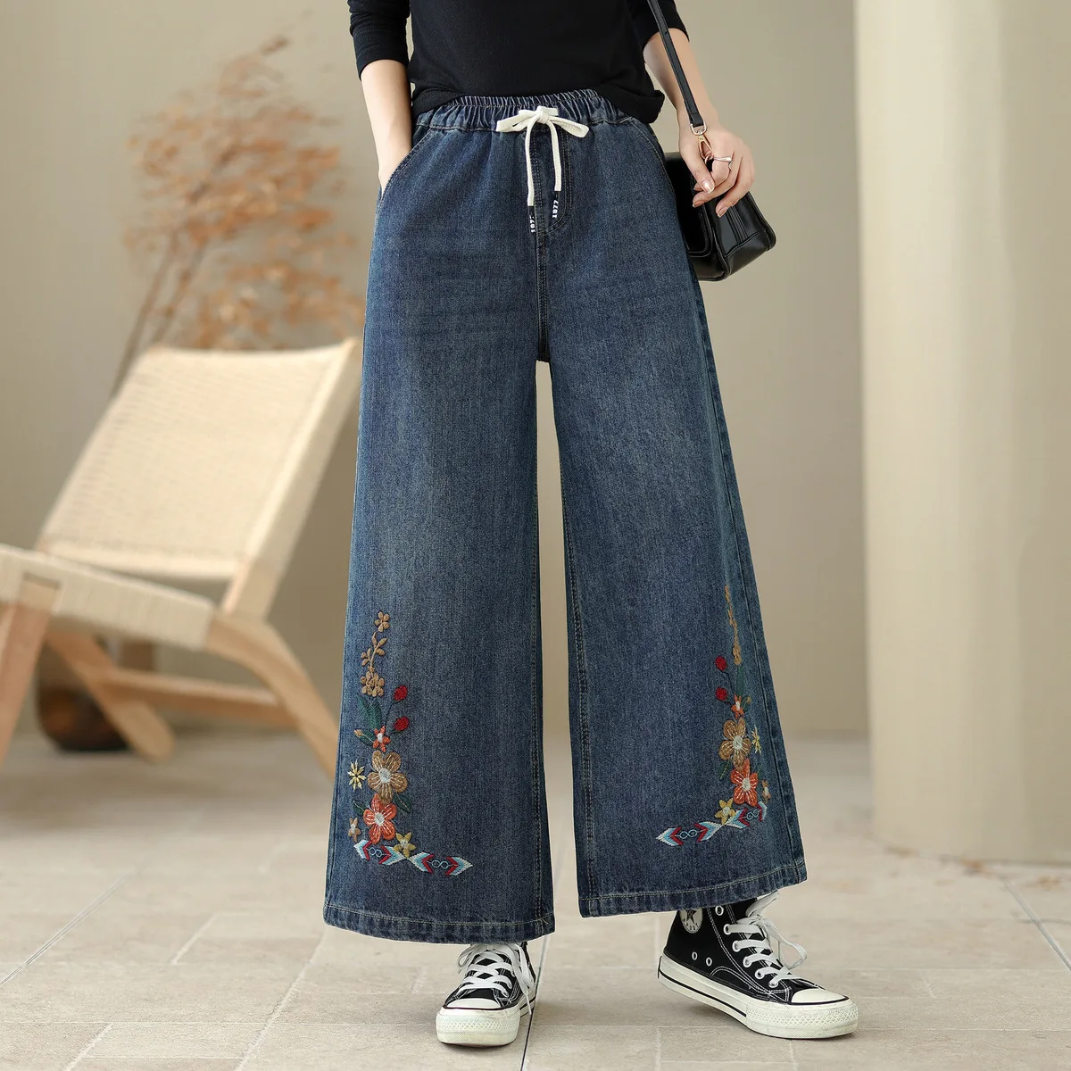 Nowe jeansy damskie na jesień 2025, bawełniane, z elastyczną talią, haftowane kwiatami, w stylu Mori Girl, vintage, luźne spodnie z szerokimi nogawkami B59658CC