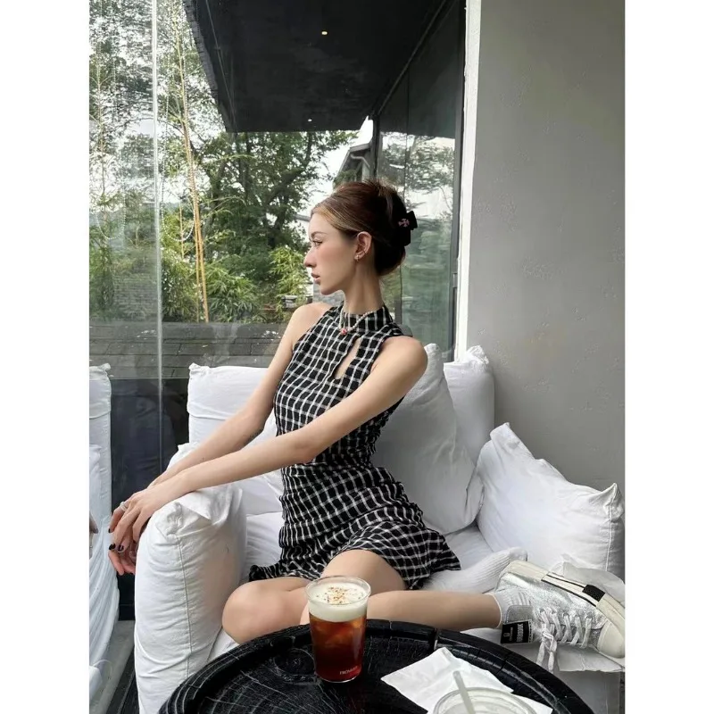 Checkered Hanging Neck Pleated Ruffle Edge Design Sense Dress 2024 Women's Summer Waist Slimming Style Dresses Female Clothing