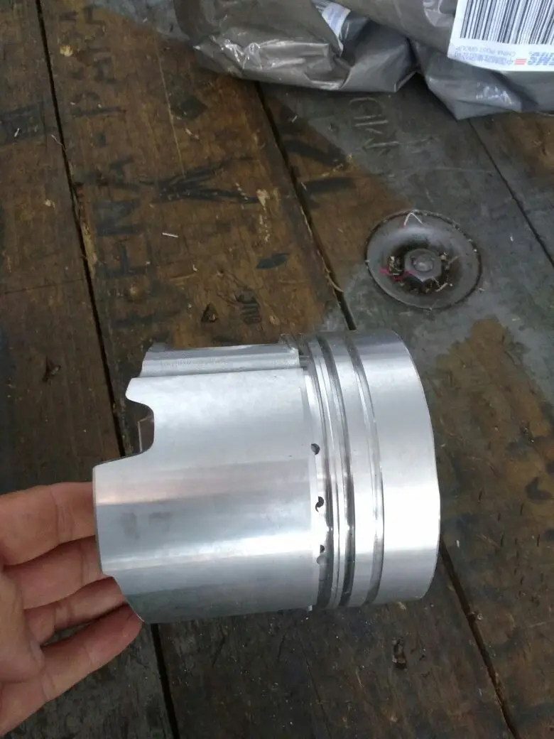 Piston for Weifang Ricardo R6105AZD R6105AZLD R6105IZLD Diesel Engine Parts 100kW 120kW Diesel Generator Parts