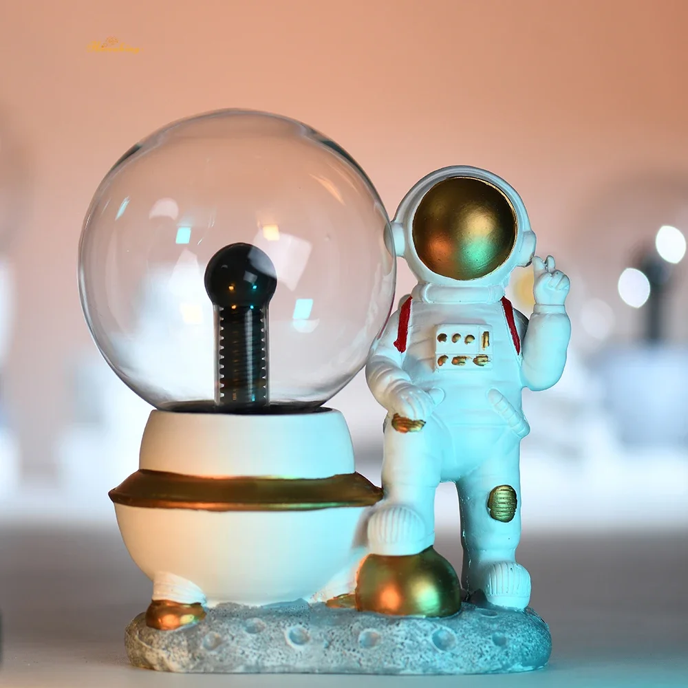 

Hurrahing Victory Astronaut Plasma Lamp 4-inch Atmospheric Night Light Desktop Decor Halloween Gift Sale