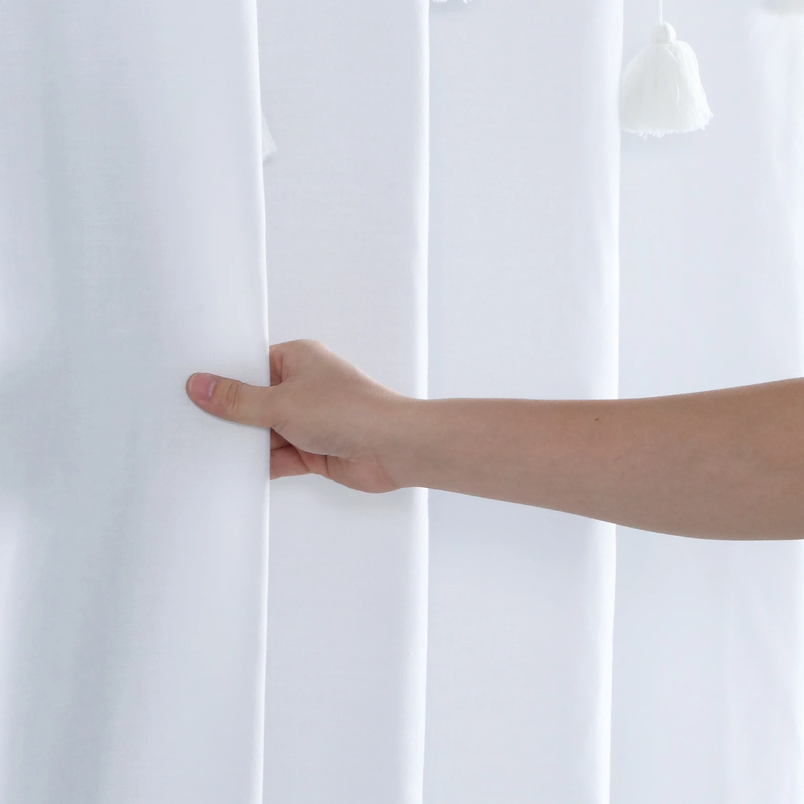 Pom Pom Modern Polyester Waterproof Fabric White Decoratived Farmhouse Boho Tassel Shower Curtain