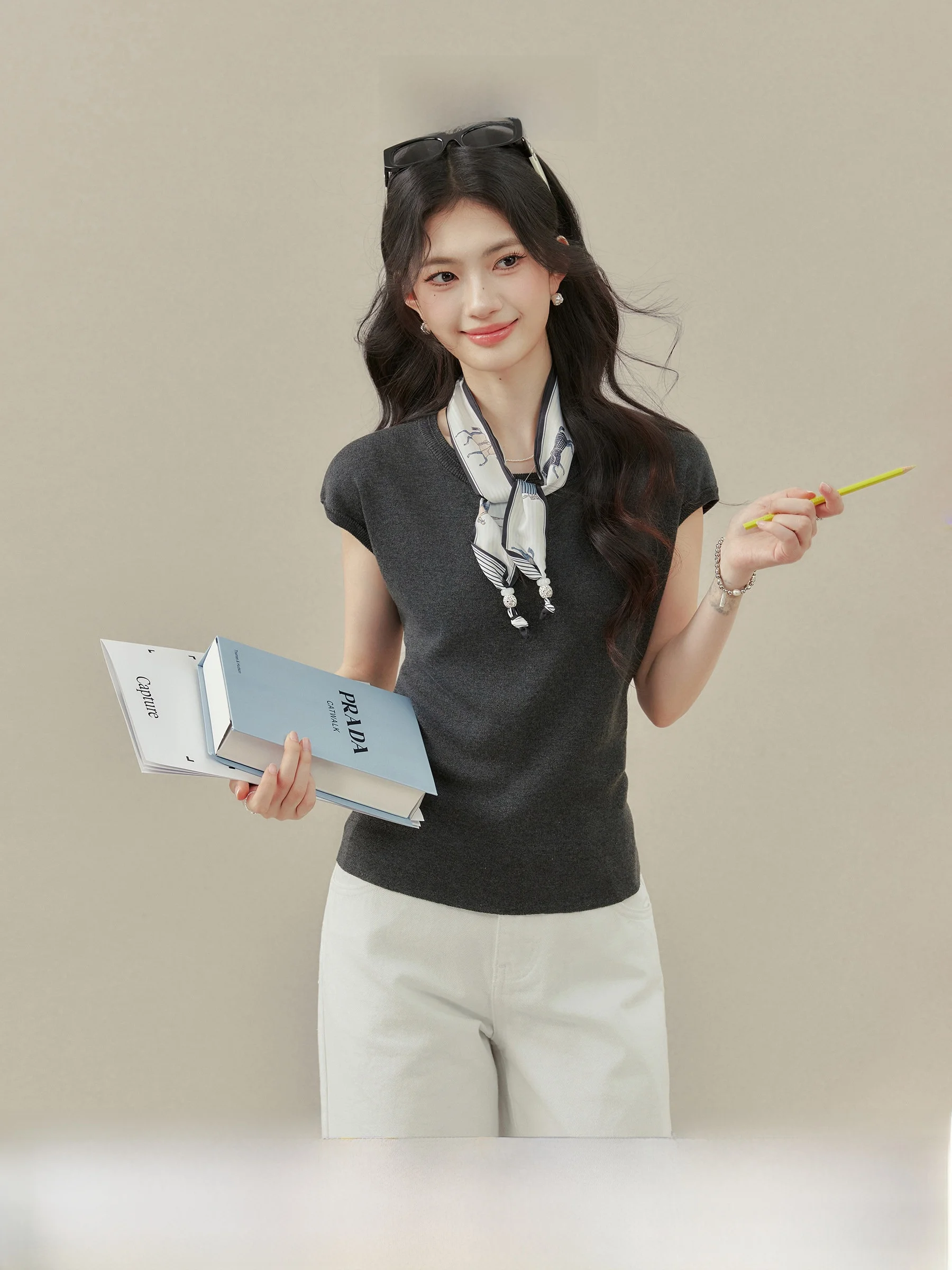 

Женский вязаный топ без рукавов Ouyang Xi, весенний комплект из двух предметов, универсальный базовый слой, модный облегающий крой