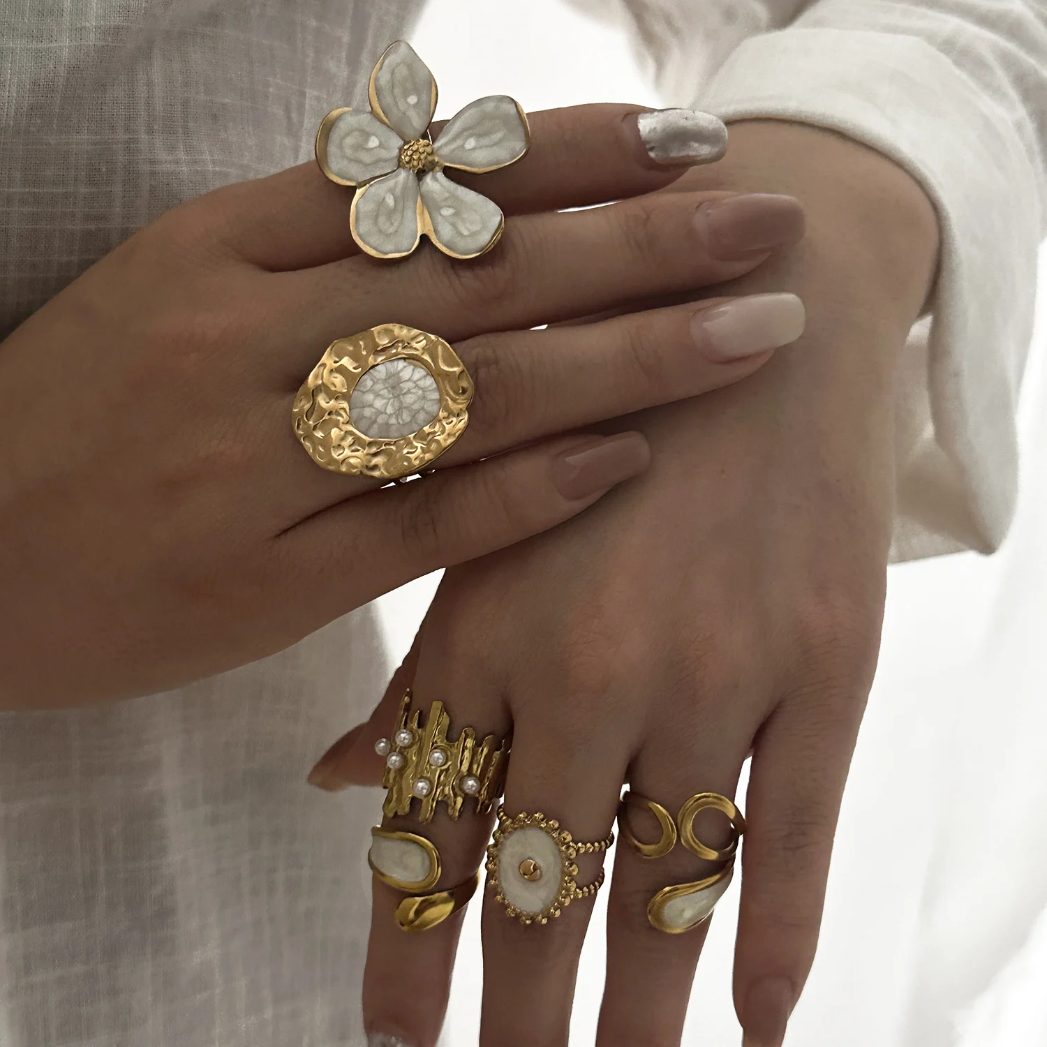 Elegant Gold Color Flower Ring for Women Stainless Steel White Enamel Oval Knuckle Joint Ring Attractive Finger Charm Jewelry view 2