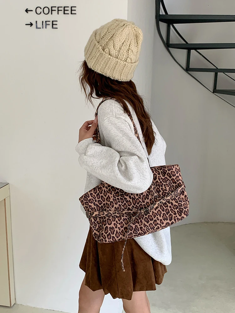 2025 가을/겨울 신상 레오파드 프린트 숄더백, 패셔너블하고 캐주얼한 겨드랑이 가방, 여성용 데일리 출퇴근 가방