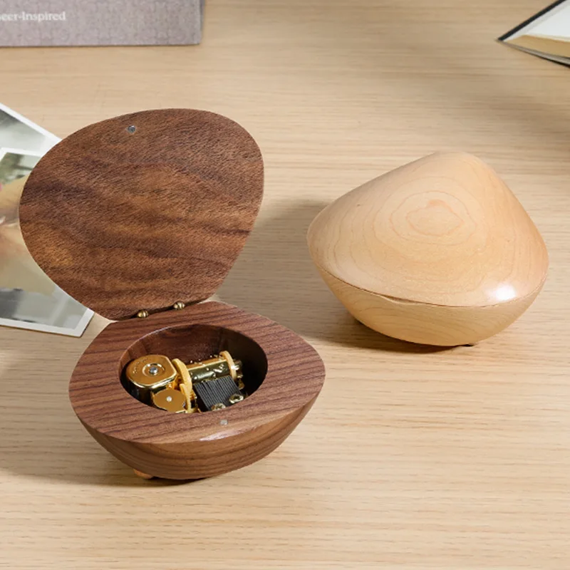 Walnut maple music box. Shell 15-tone music box creative and exquisite holiday birthday gift
