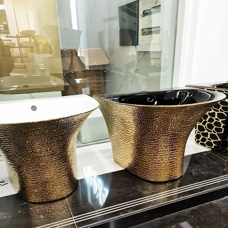 Luxury Golden Dragon Pattern Wall Hung Sanitary Ceramic Toilet Bowl Flush Toilet for Modern Bathroom Decoration Hotel Home