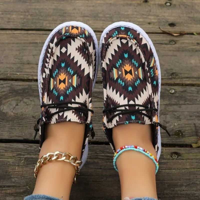 Women's Flats Round Toe Slip-On Casual Shoes with Geometric Print Pattern Daily Walking Footwear for Outdoor Leisure Activities