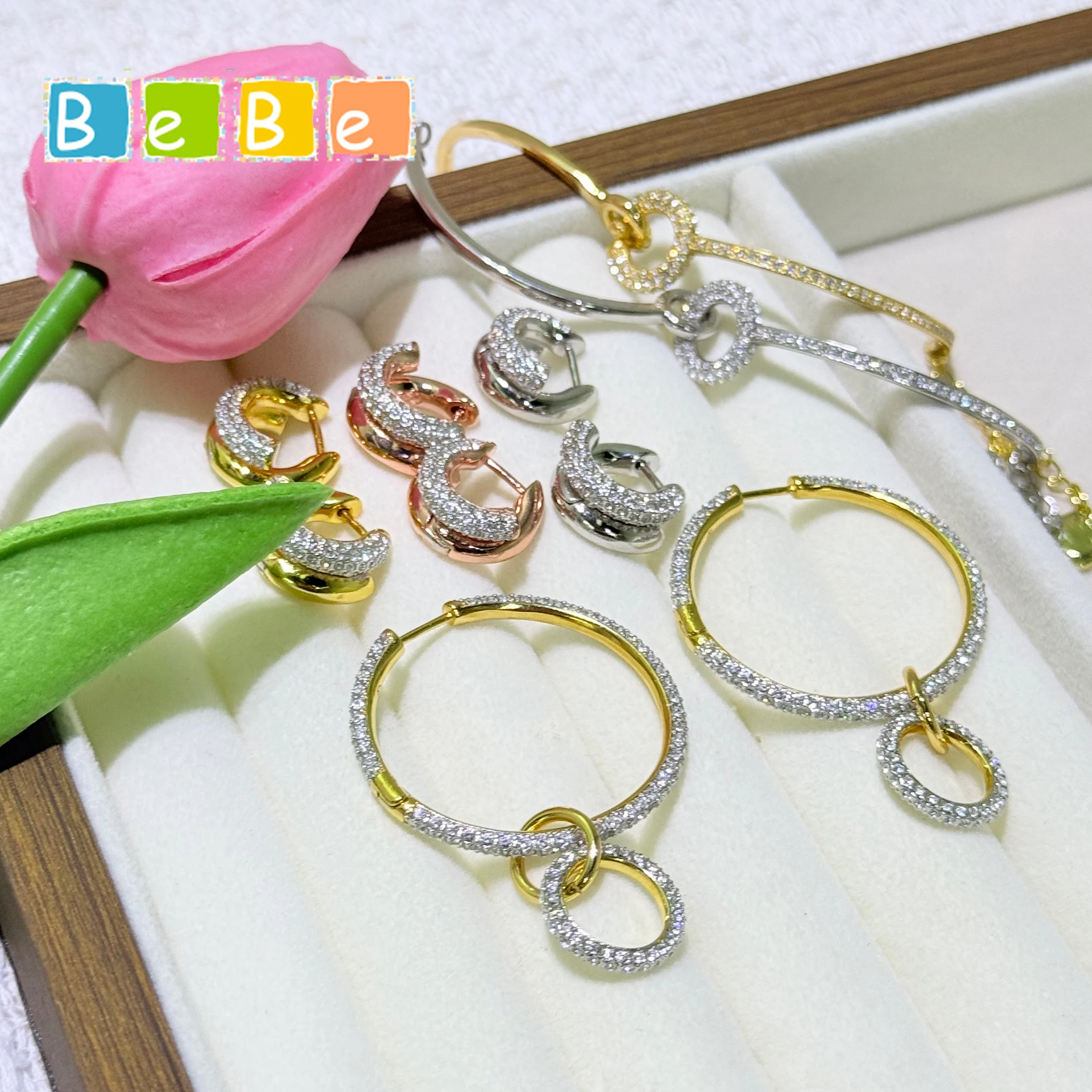 

2026 New Trend High Quality Fine Party Jewelry Set Charming Gold Geometric Crystal Fashion Necklace Earrings as a Gift for Women