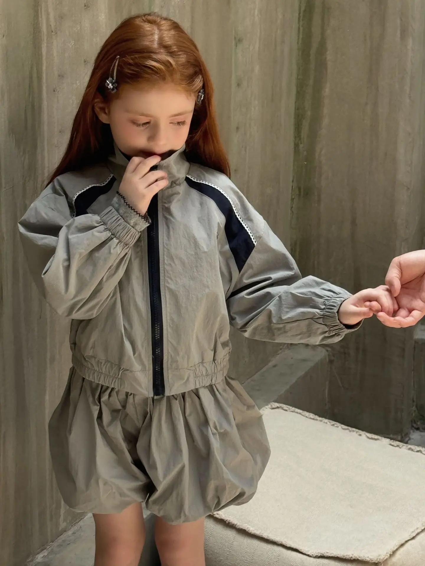 ملابس أطفال جديدة لخريف وشتاء 2025 طقم جاكيت كوري للفتيات طقم نمط رياضي للأطفال