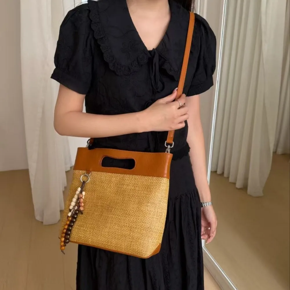 

New Fashion Popular Holiday Beach Women's Contrasting Color Messenger Women's Handbag Shoulder Bucket Fashion Unique Texture