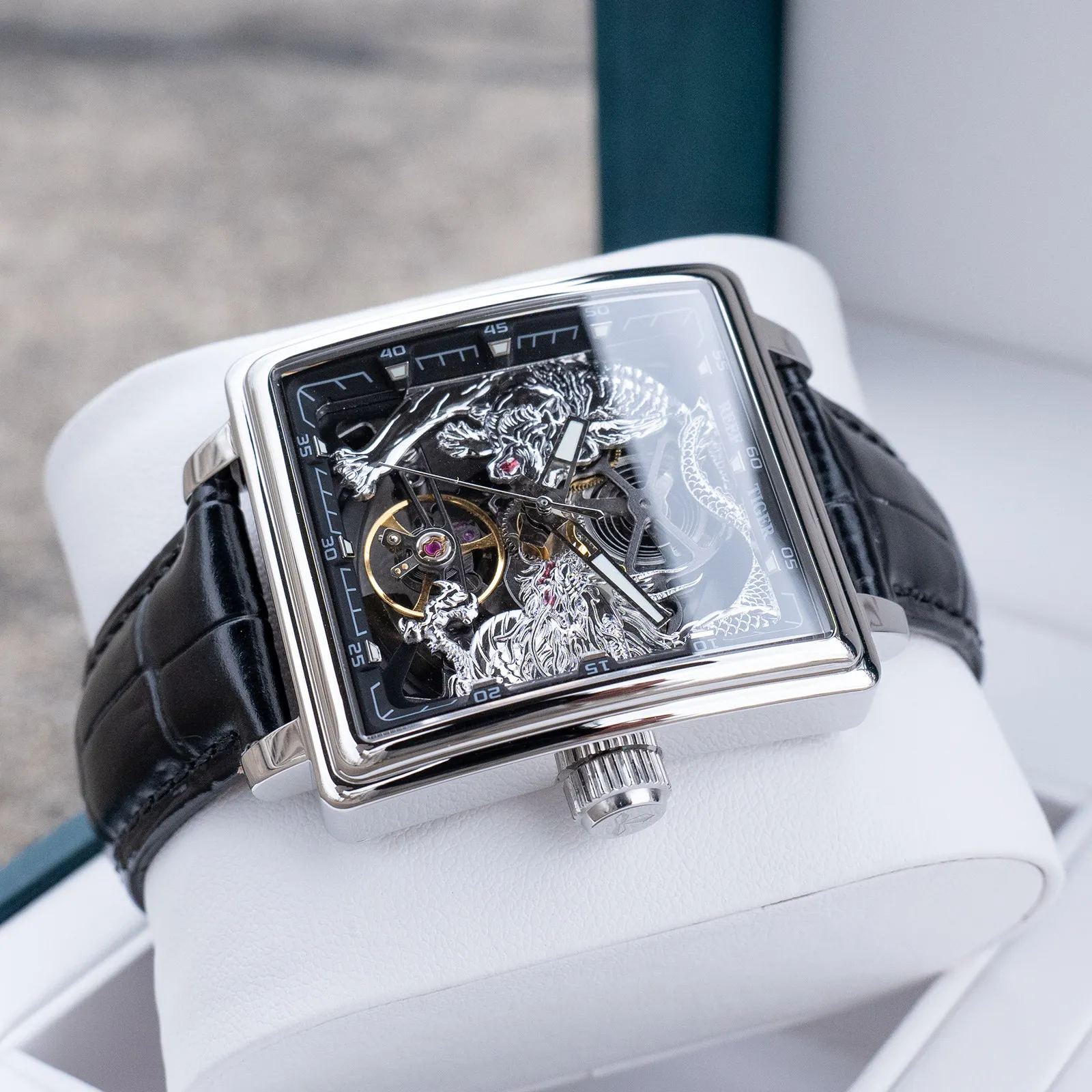 

Мужские автоматические часы Reef Tiger 39 мм, квадратные, механические, с люминесцентным сапфировым стеклом, циферблатом с рельефным изображением дракона и сапфировым стеклом.