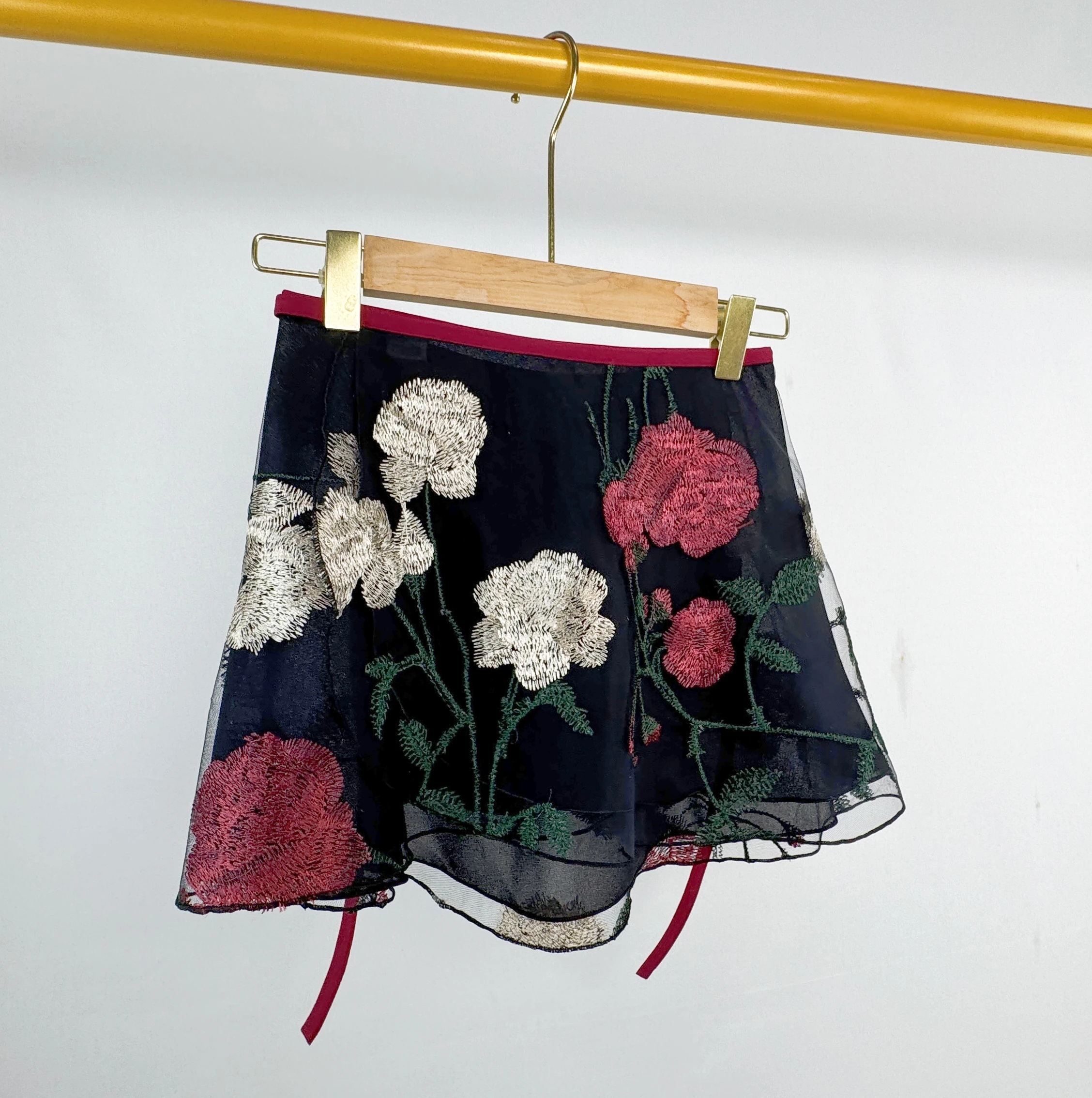 زي رقص باليه مخصص للأطفال قطعة واحدة تنورة رقص مطرزة بأربطة زي أداء فريق التدريب الأساسي