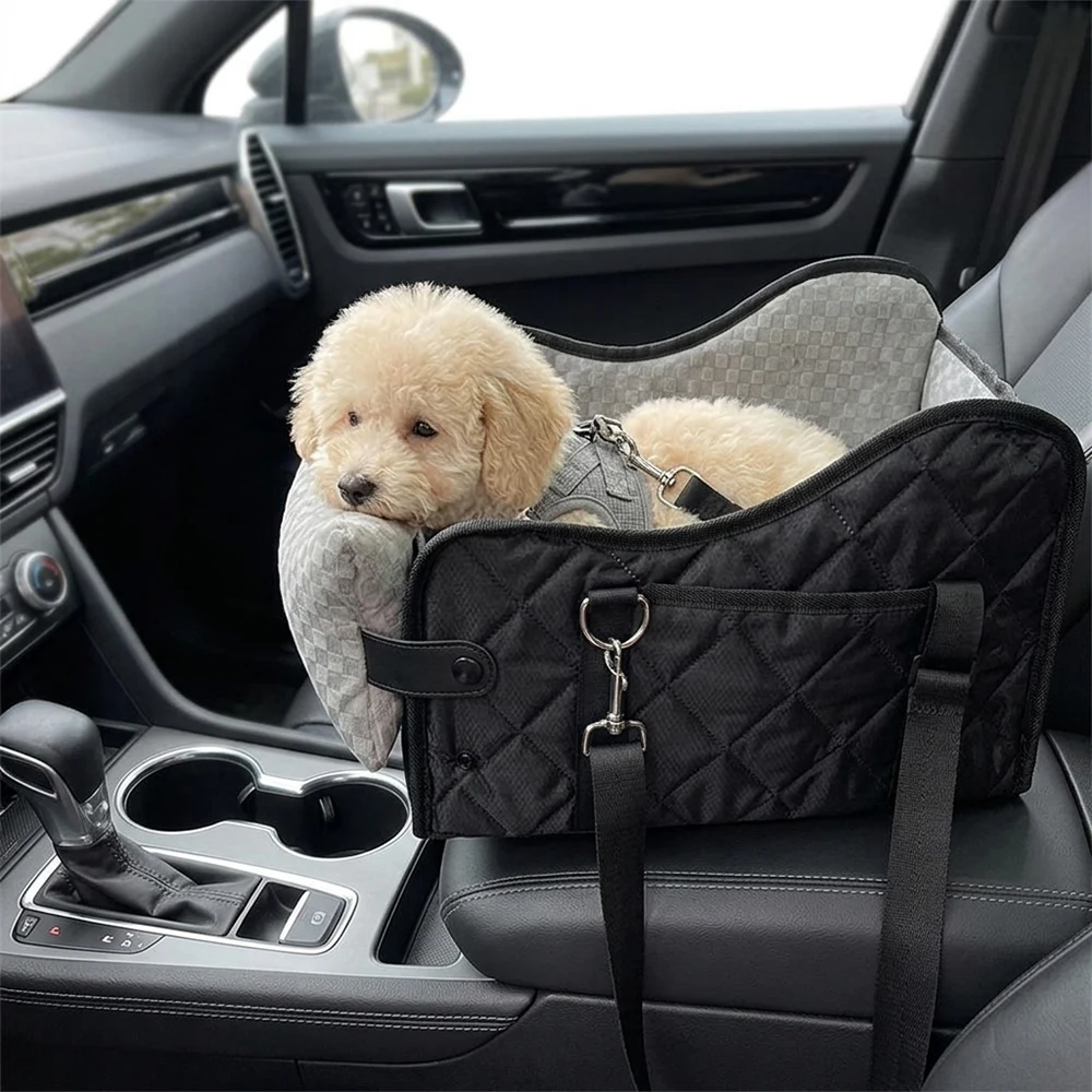 Asientos de coche para perros y camas de gato en consola