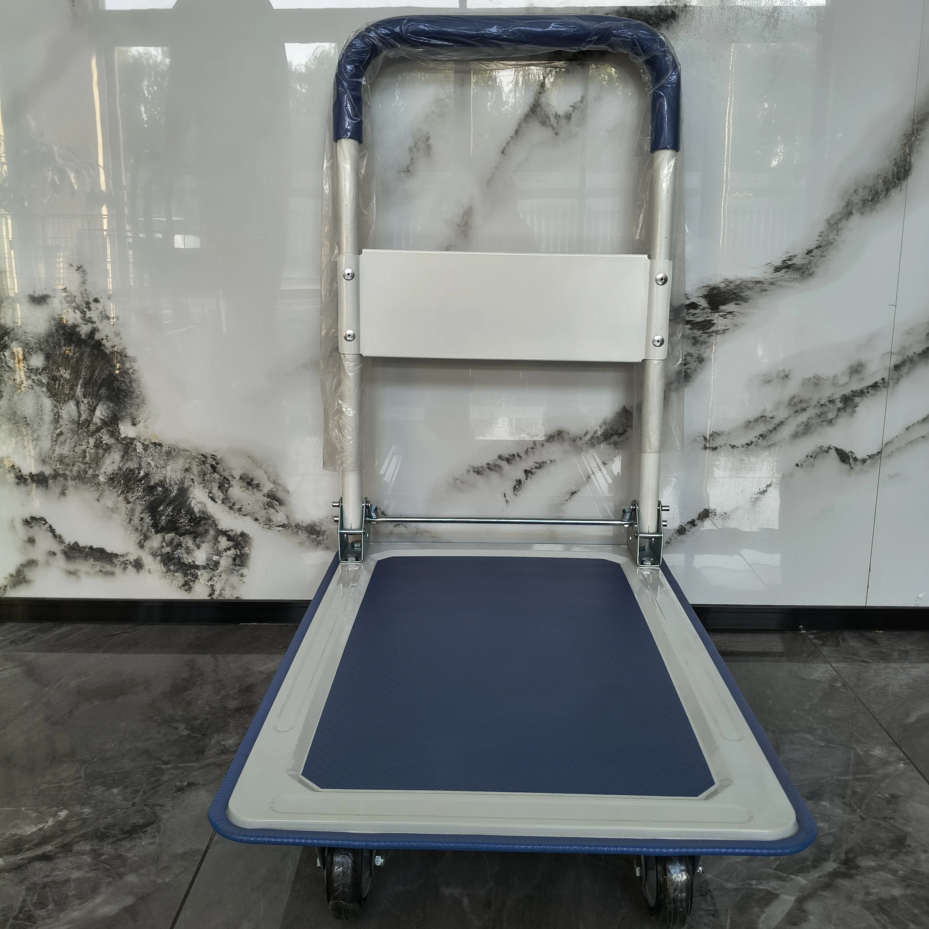chariot-a-plateforme-pliable-a-quatre-roues-pour-entrepot-et-logistique-offre-speciale