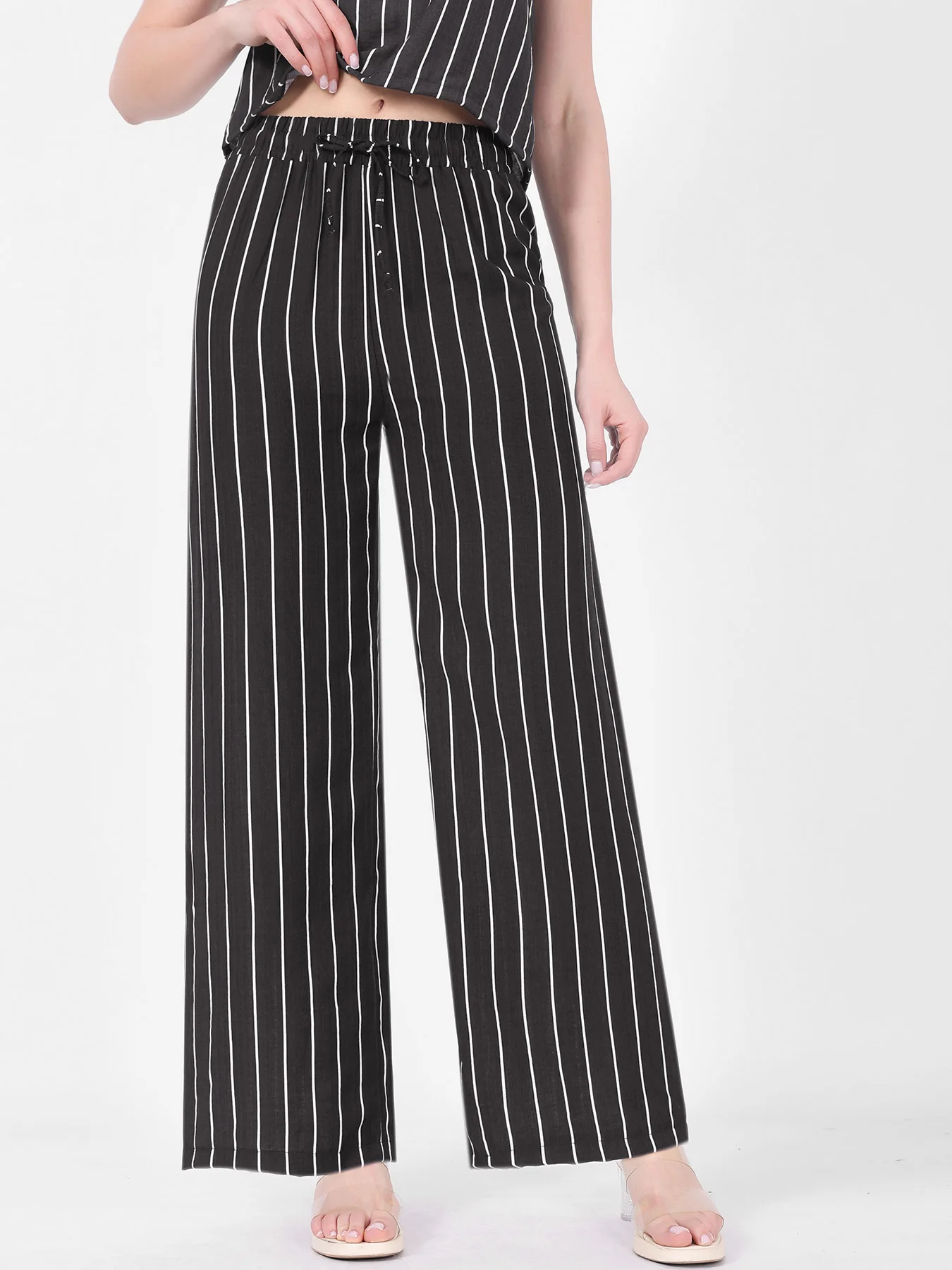 Gestreiftes zweiteiliges Outfit für Damen, ärmelloses Tanktop mit Knöpfen und elastische Hose mit weitem Bein und Kordelzug, lässiger Urlaubskostüm – Detail 24