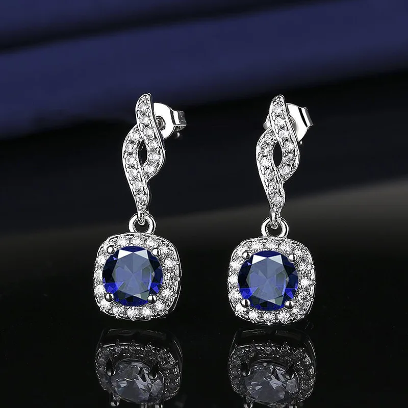 Korean-style 925 sterling silver square zirconia earrings for ladies, fashionable and simple, suitable for parties and other occ