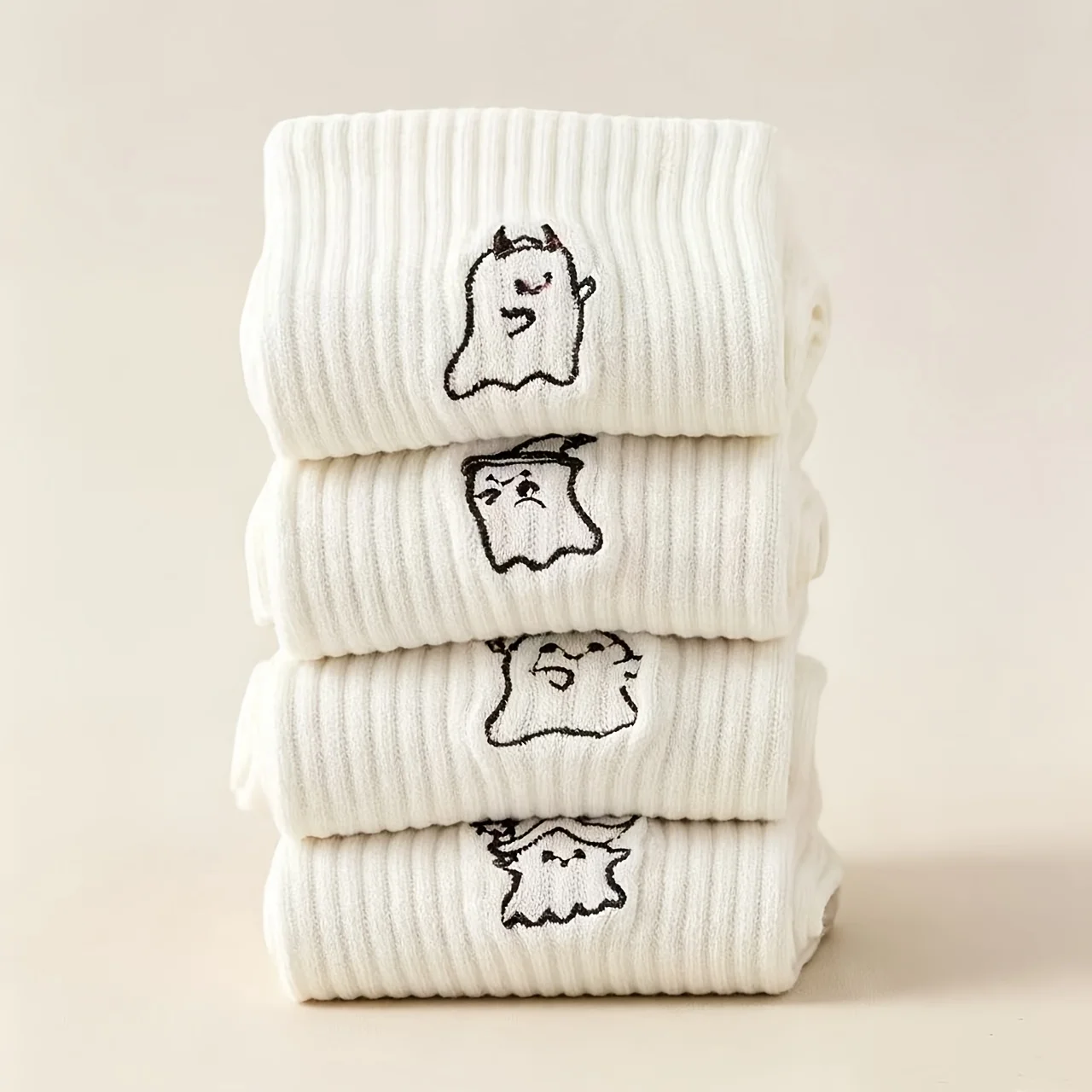 12/6 Pairs of Socks with Random Styles, Autumn/Winter Halloween Cute Ghost Print Mid-Calf Socks/Halloween Essentials/Comfortable and Versatile/Fun and Quirky Soft Comfortable Couple Casual Socks, Suitable for Halloween Costumes and Everyday Wear